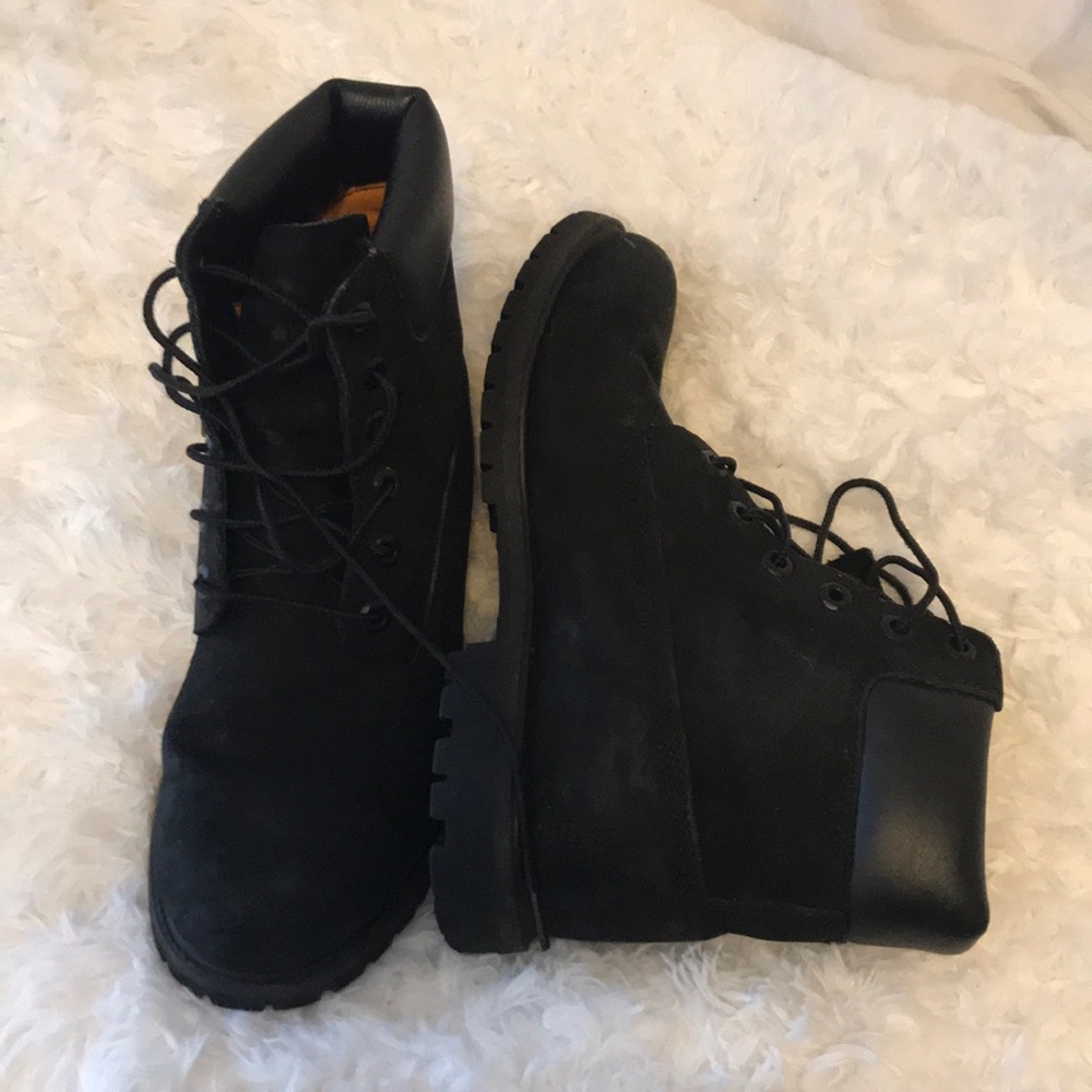 BLACK WOMENS TIMBERLANDS